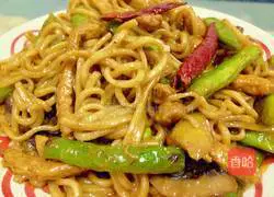 Illustration of braised noodles with shredded chicken and beans 14