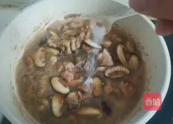 Illustration of making rice noodles with mushrooms and chicken 10