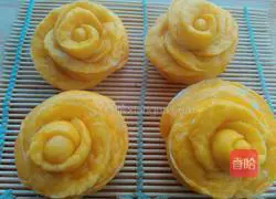 Illustration of how to make pumpkin rose rolls 15