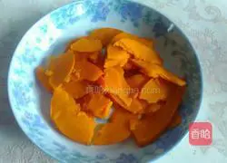 Illustration of how to make pumpkin rose rolls 3