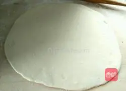 Illustration of how to make scallion rolls 8