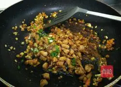 Illustration of how to make piglet rice balls 9