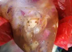 Illustration of the recipe of black pepper pork ribs and cured claypot rice 5