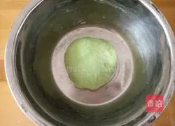 Illustration of how to make green rose roll 4