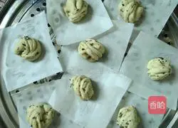 Illustration of how to make pepper leaf rolls 10