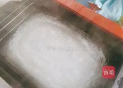 Illustration of how to make preserved egg and lean meat porridge 7