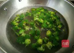 Illustration of sausage braised rice 3