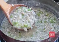 Illustration of how to make celery and lean meat porridge 9