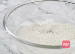 Illustration of how to make summer-relieving grass jelly and fruit ice porridge 1