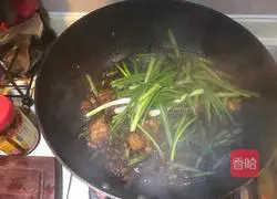 Illustration of how to make eggplant, beans, pork belly and braised rice 9