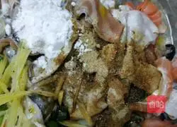 Illustration of how to make fish skin porridge 5