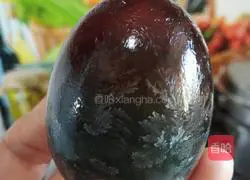 Illustration of how to make lean meat and preserved egg porridge 4