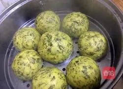 Illustration of how to make shepherd's purse and cornmeal steamed buns 8