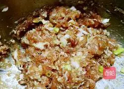 Illustration of how to make pot stickers with pumpkin filling 2