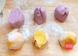 Illustration of how to make two-color hair cake 4