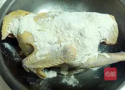 Rice cooker version of salt-baked chicken illustration 2