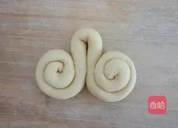 Illustration of how to make butterfly flower rolls 13
