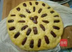 Illustration of how to make red date and cornmeal cake 6