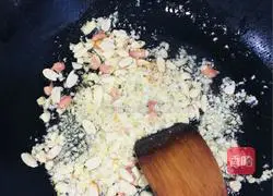 Guokui spicy Illustration of making sauce 3