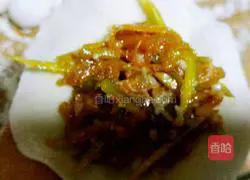 Illustration of how to make pot stickers with pumpkin filling 11