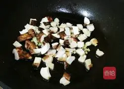 Illustration of Sichuan Sausage and Mushroom Braised Rice 4