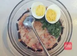 Illustration of how to make bacon and sausage claypot rice 4