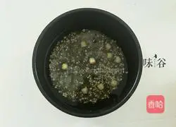 Illustration of how to make mung bean barley porridge 3