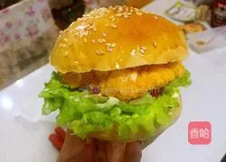 Illustration of how to make shrimp burgers 10