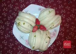 Illustration of how to make chive rolls 16