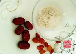 Build Qi and solidify Illustration of how to make spleen eight-treasure porridge 7