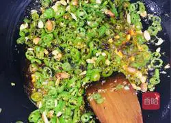 Guokui spicy sauce recipe illustration 5