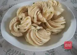 Illustration of how to make green onion rolls 10