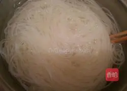 Illustration of how to make spicy rice noodles 5
