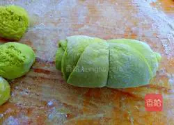 Illustration of how to make green rose rolls 11