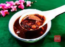 Illustration of how to make red bean, purple rice and lily porridge 12