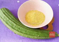 Illustration of how to make loofah and millet porridge 1