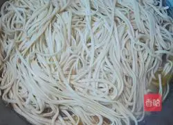 Illustration of how to make braised beans and noodles 6