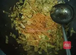 Illustration of how to make fried rice noodles with eggs 5