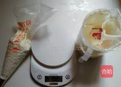 Strawberry Box Cake Recipe Illustration 4