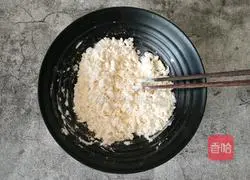 Illustration of how to make leek and clam seafood soup 8