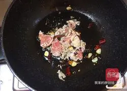 Illustration of braised udon noodles (wide noodles) with beans and potatoes 3