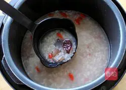 Illustration of how to make double-meter red date porridge 5
