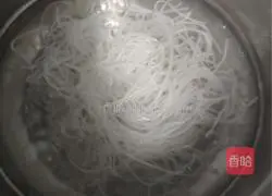 Illustration of how to make clear rice noodles 4