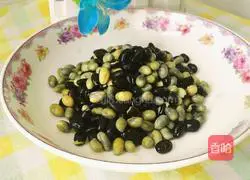 Black beans, soybeans and millet porridge Practice illustration 3