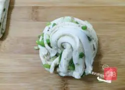 Illustration of how to make scallion rolls 14
