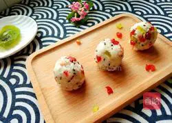 Illustration of how to make fruit rice balls 5