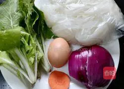 Illustration of how to make fried rice noodles with eggs 1