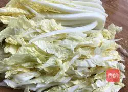 Illustration of how to make three fresh pot stickers 7