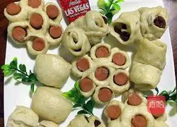 Illustration of how to make ham rolls and red date rolls 13