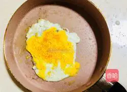 Illustration of how to make big burgers with black buns 8